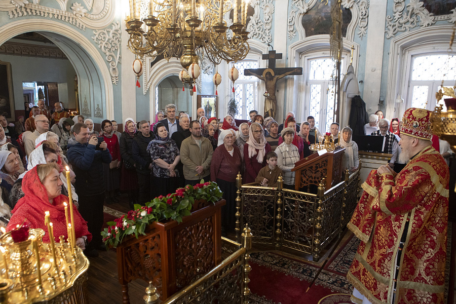 Архиерейское богослужение в Николо-Архангельском храме Балашихи